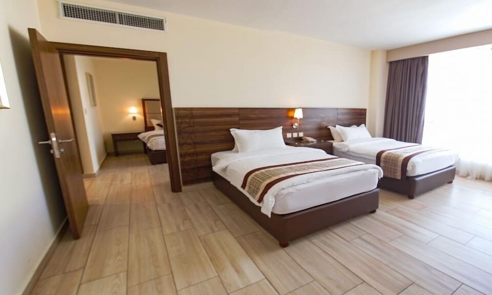 Lacosta Hotel 8/32