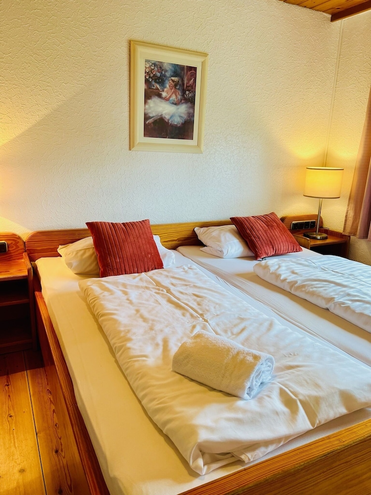 CLASSIC, DOUBLE BED, PRIVATE BATHROOM