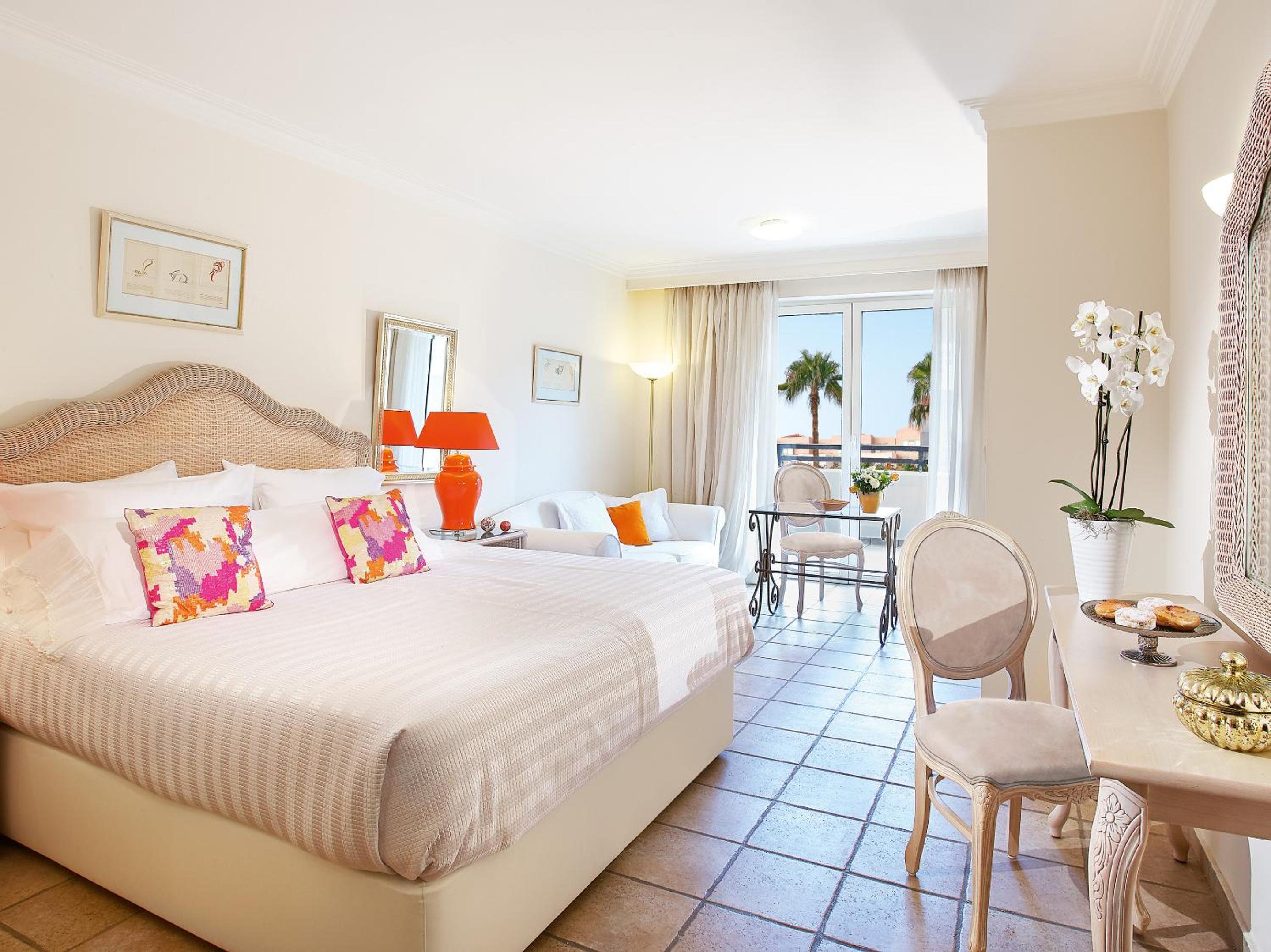 Studio, House, King Bed