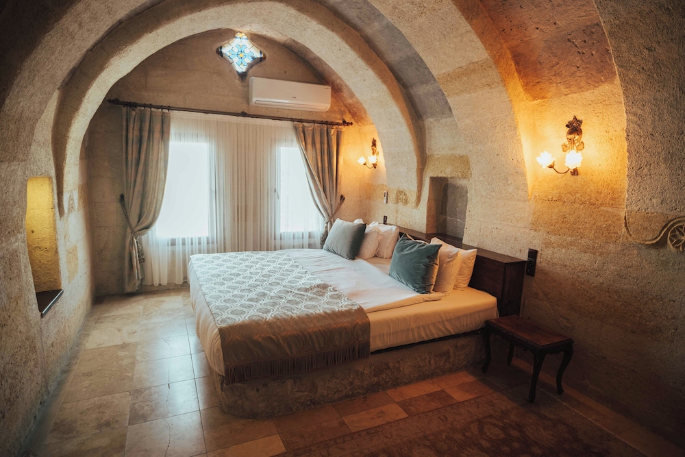 Hu of Cappadocia 13/50