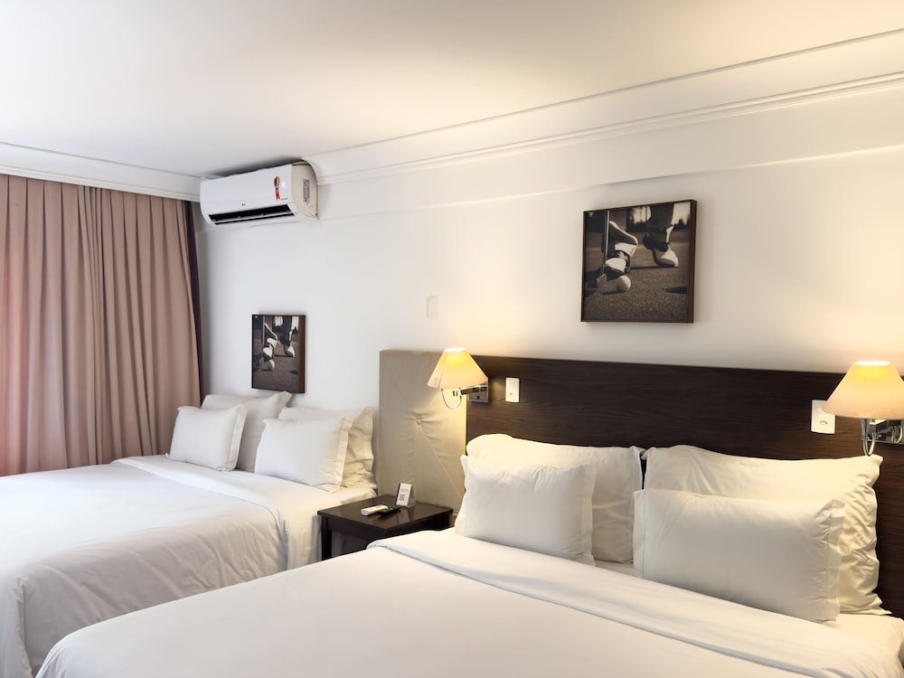 PREMIER, 2 QUEEN BEDS