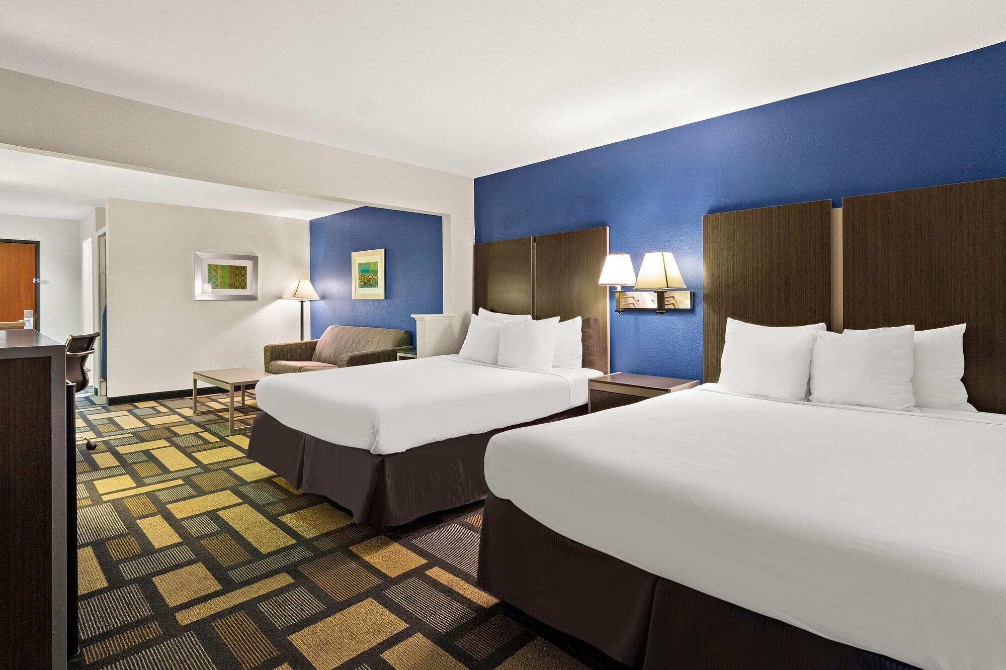 Suite, Multiple Beds, Sofa, Accessible