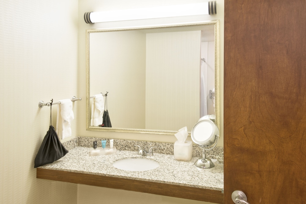 Crowne Plaza Indianapolis Airport 3/58