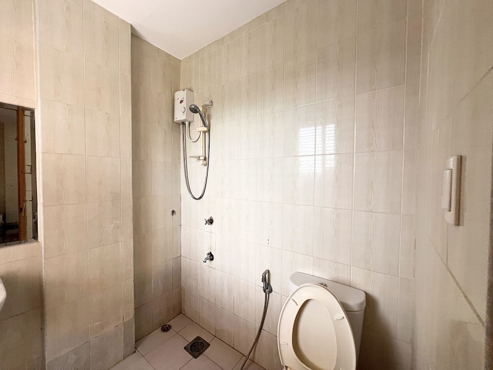 Manora Apartments And Guest House 64/66