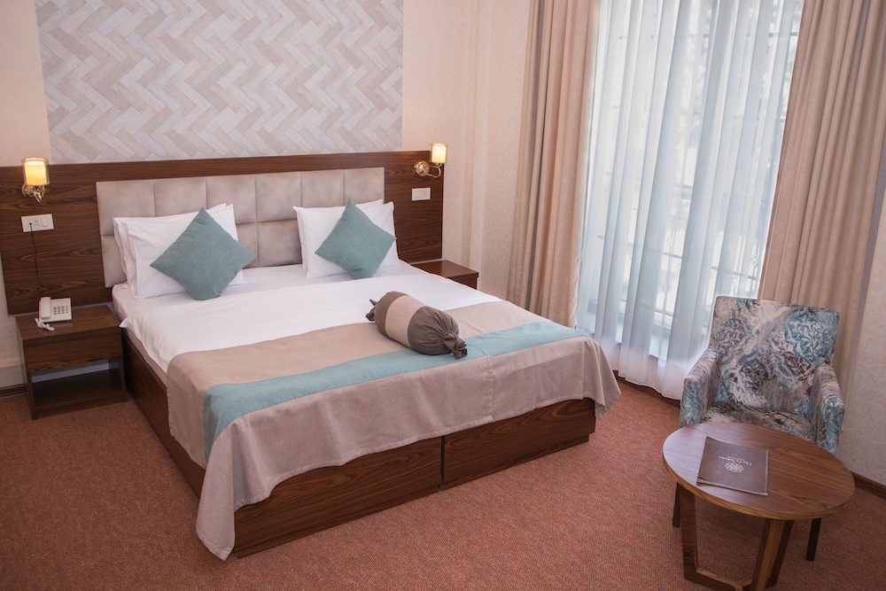 Auroom Hotel 10/40
