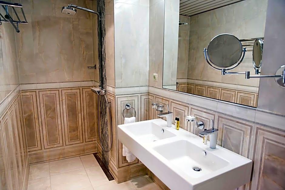 Noorus Spa Hotel 77/79