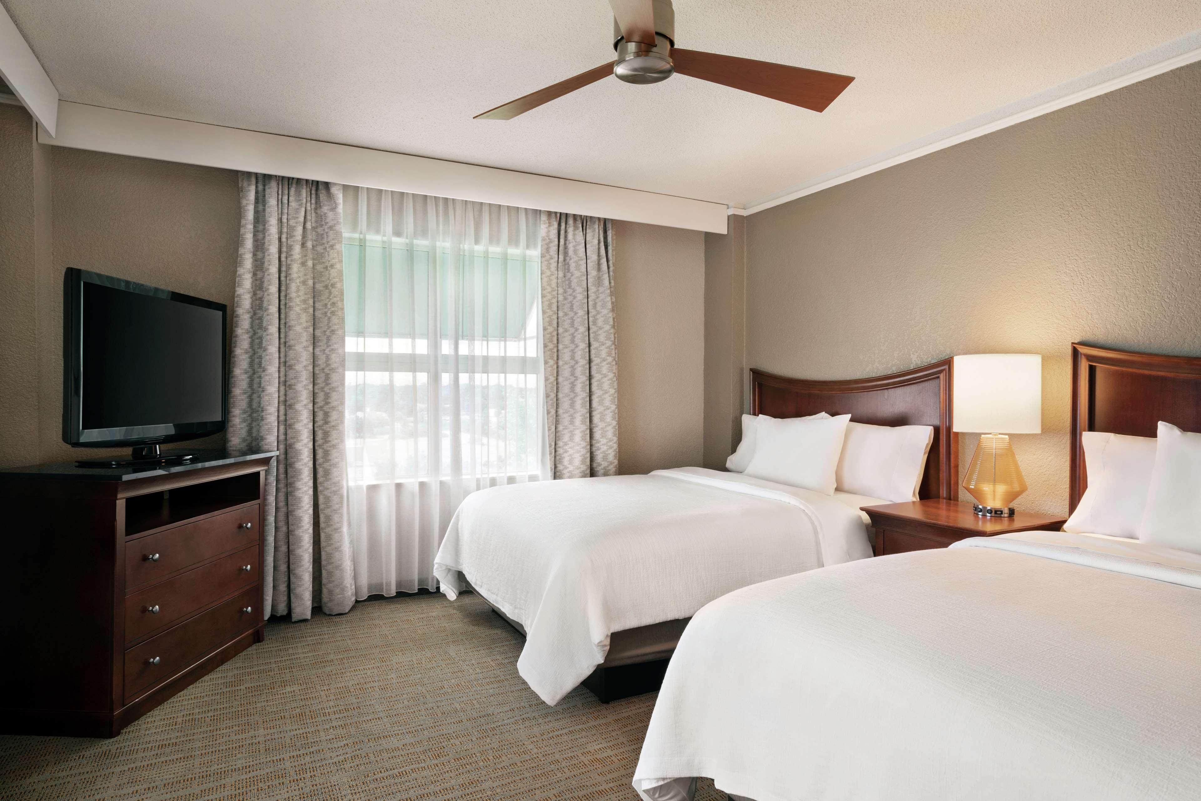 2 BEDROOMS, FAMILY SUITE, KING BED, 2 QUEEN BEDS