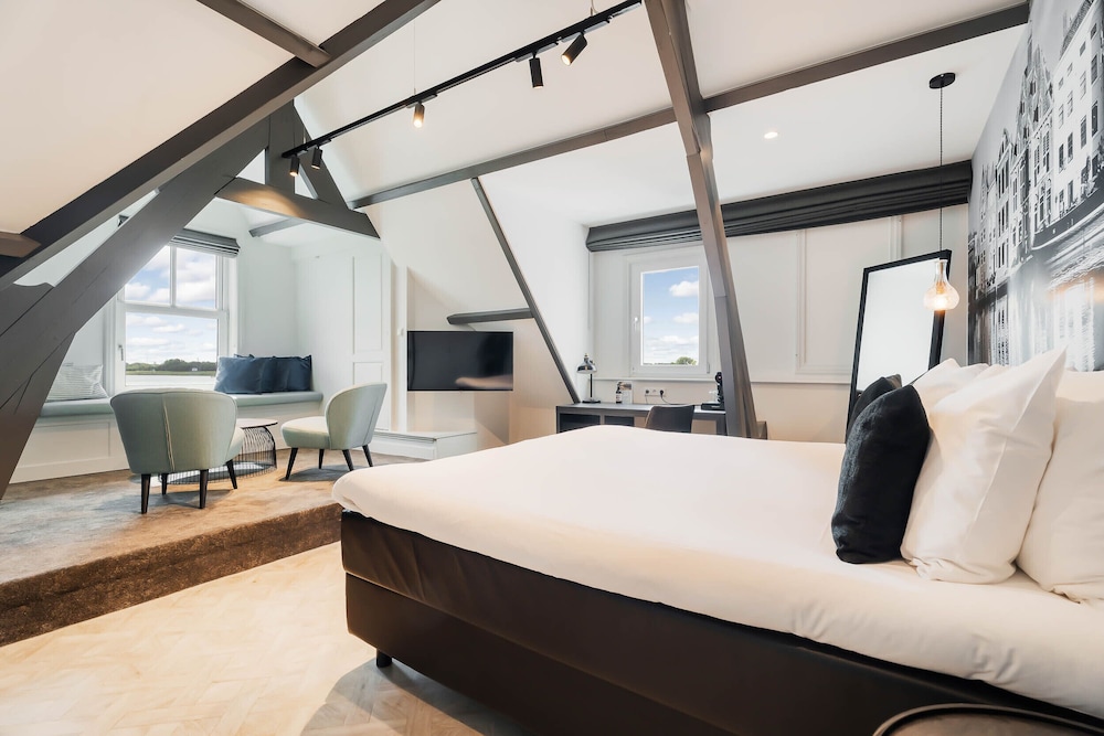 TOWER, SUITE