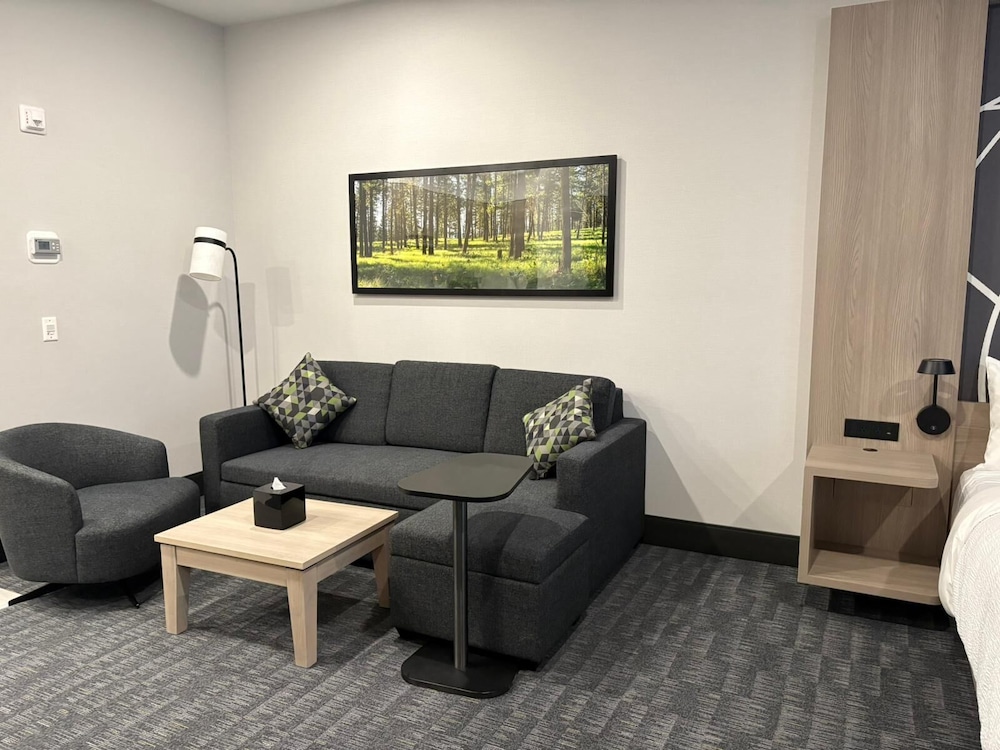 La Quinta Inn & Suites by Wyndham Kelowna BC 32/51