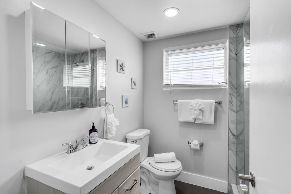 Bayview Regency Apartments By Lowkl 48/50