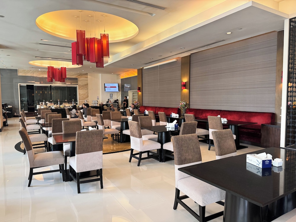 The Narathiwas Hotel and Residence Sathorn Bangkok 51/63