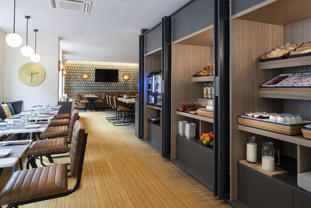 37 Lodge La Defense Courbevoie 32/35