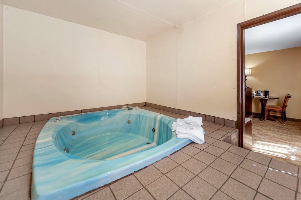 Econo Lodge Black Hills 27/46