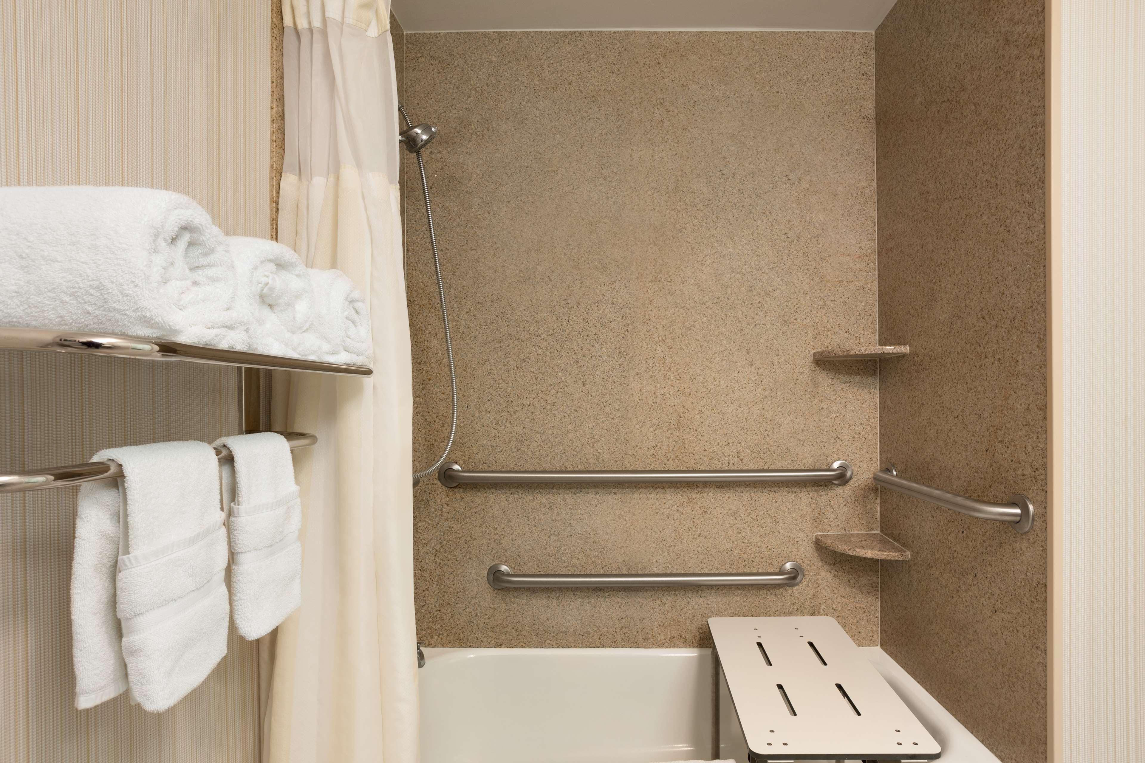 جناح جونيور بسرير كينج لذوي الإعاقة، Hilton Garden Inn West Monroe 4/4