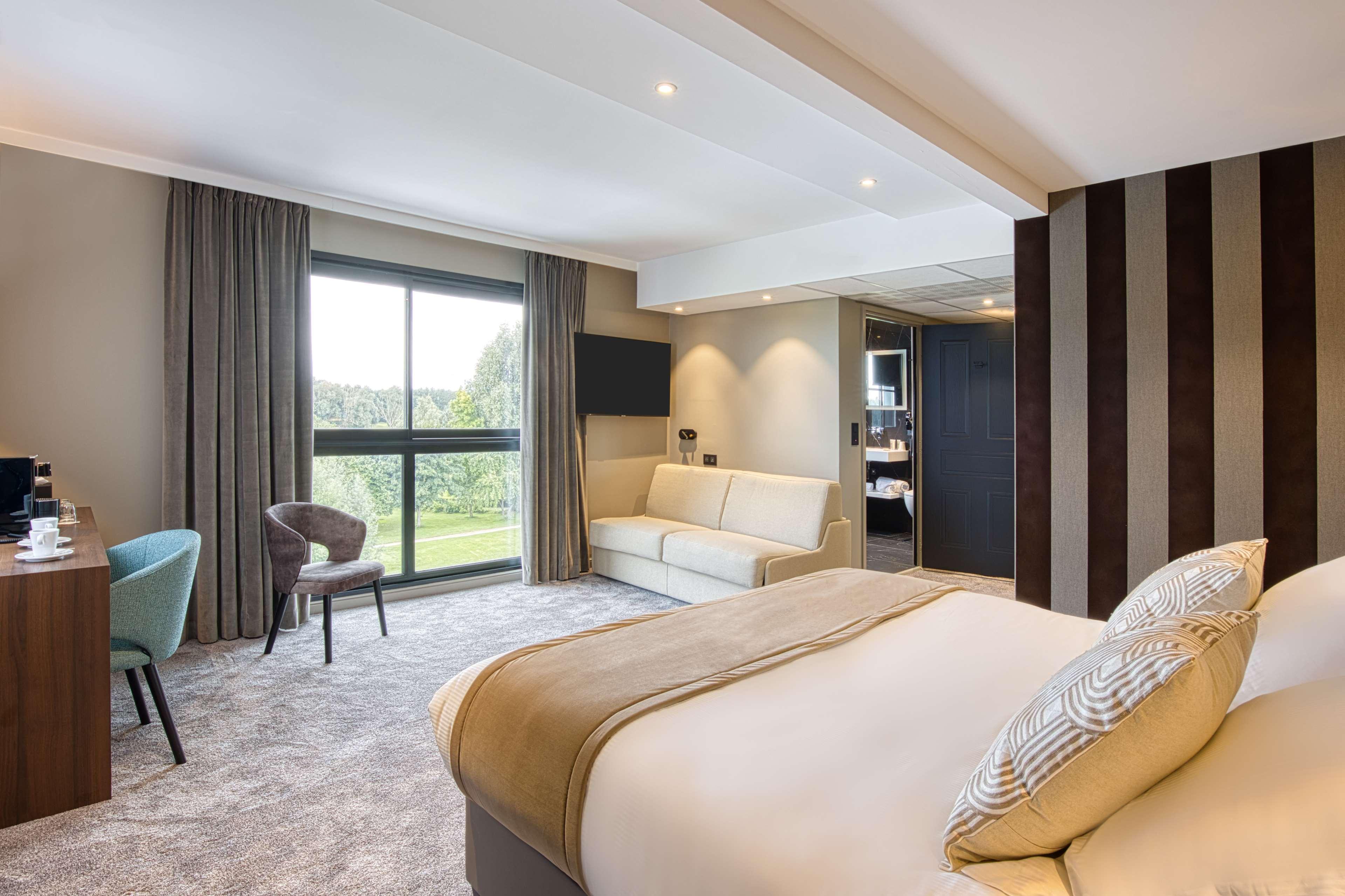 Prestige, King Bed, Golf Course View
