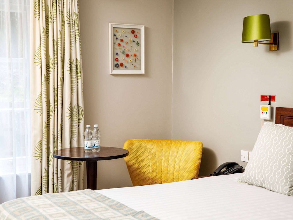 Mercure Gloucester Bowden Hall Hotel 56/70