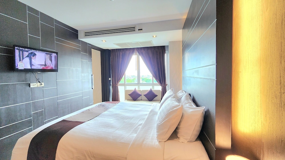 HONEYMOON, SUITE