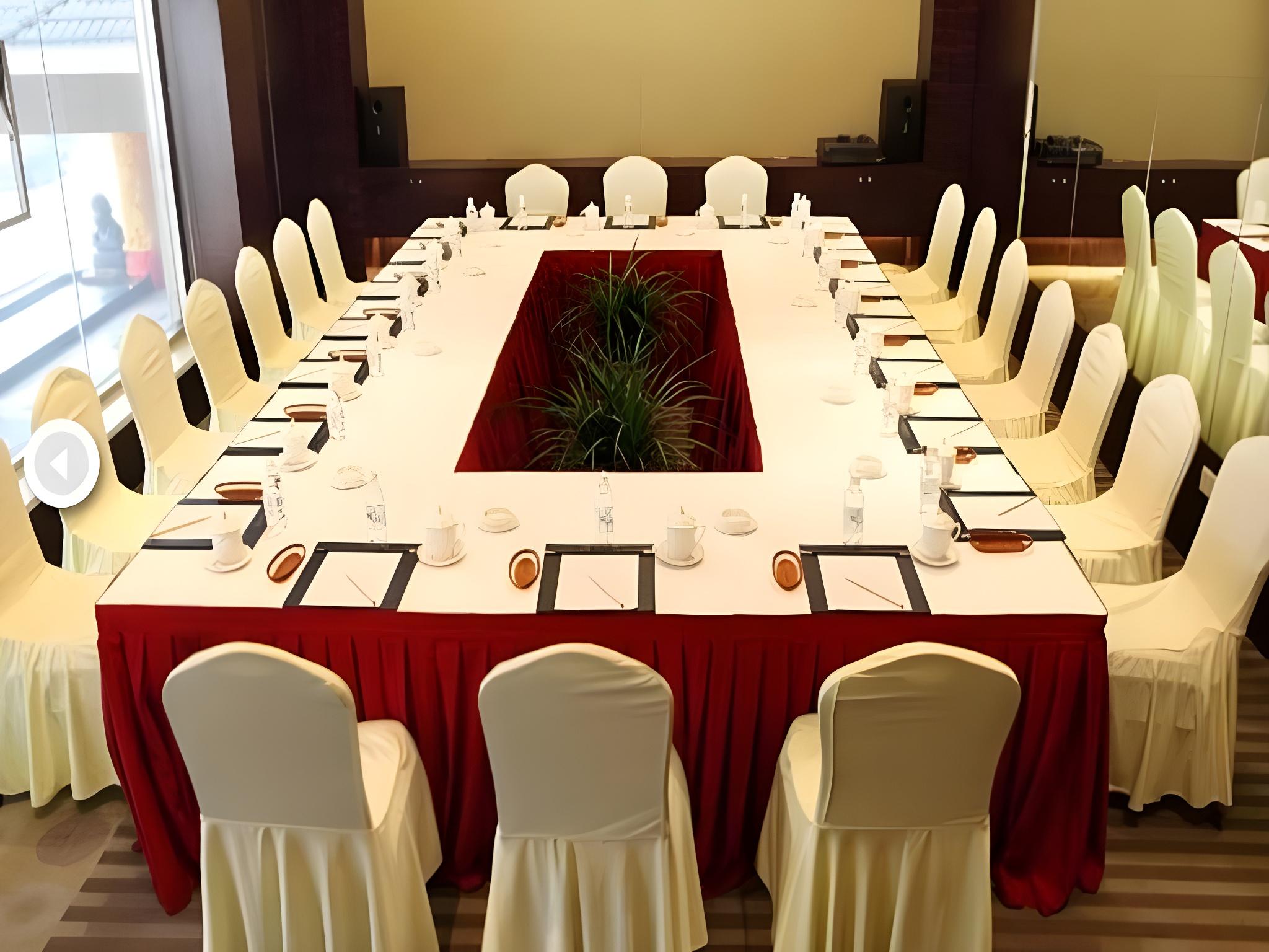 Yaoxi Dynasty Hotel 44/47
