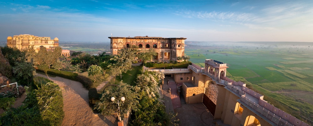 Neemrana’s Tijara Fort-Palace - 19th Century, Alwar 50/54