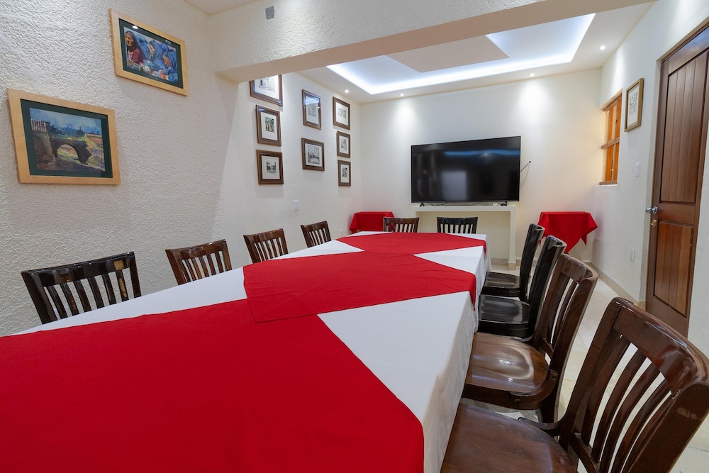 Hotel Marques del Valle 43/50