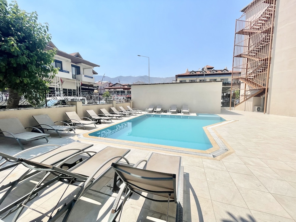 Emilia Hotel 70/88