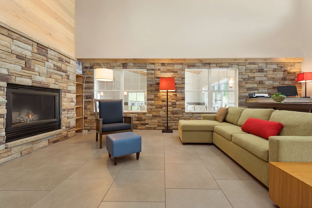 Country Inn & Suites By Radisson, Decorah, IA 38/42