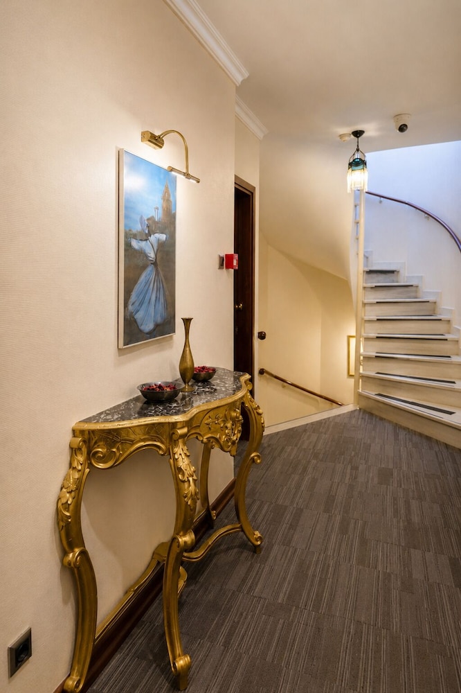 Hotel Sari Konak 42/48