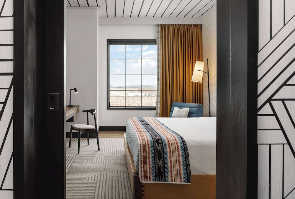 Hotel Tupelo, a Wyndham Hotel 24/56