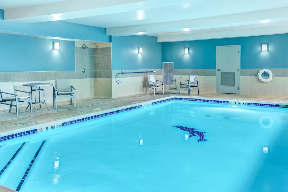 Holiday Inn Express Woodbridge 38/64