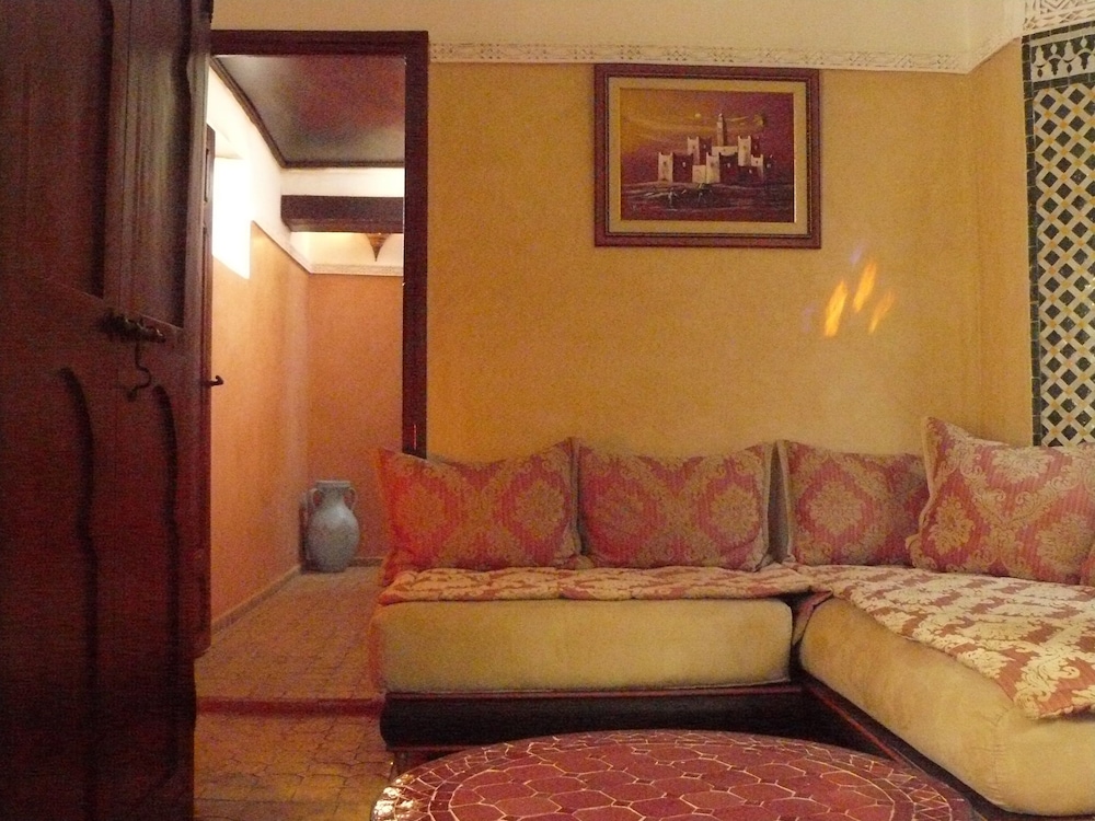 RIAD A LA BELLE ETOILE 62/83