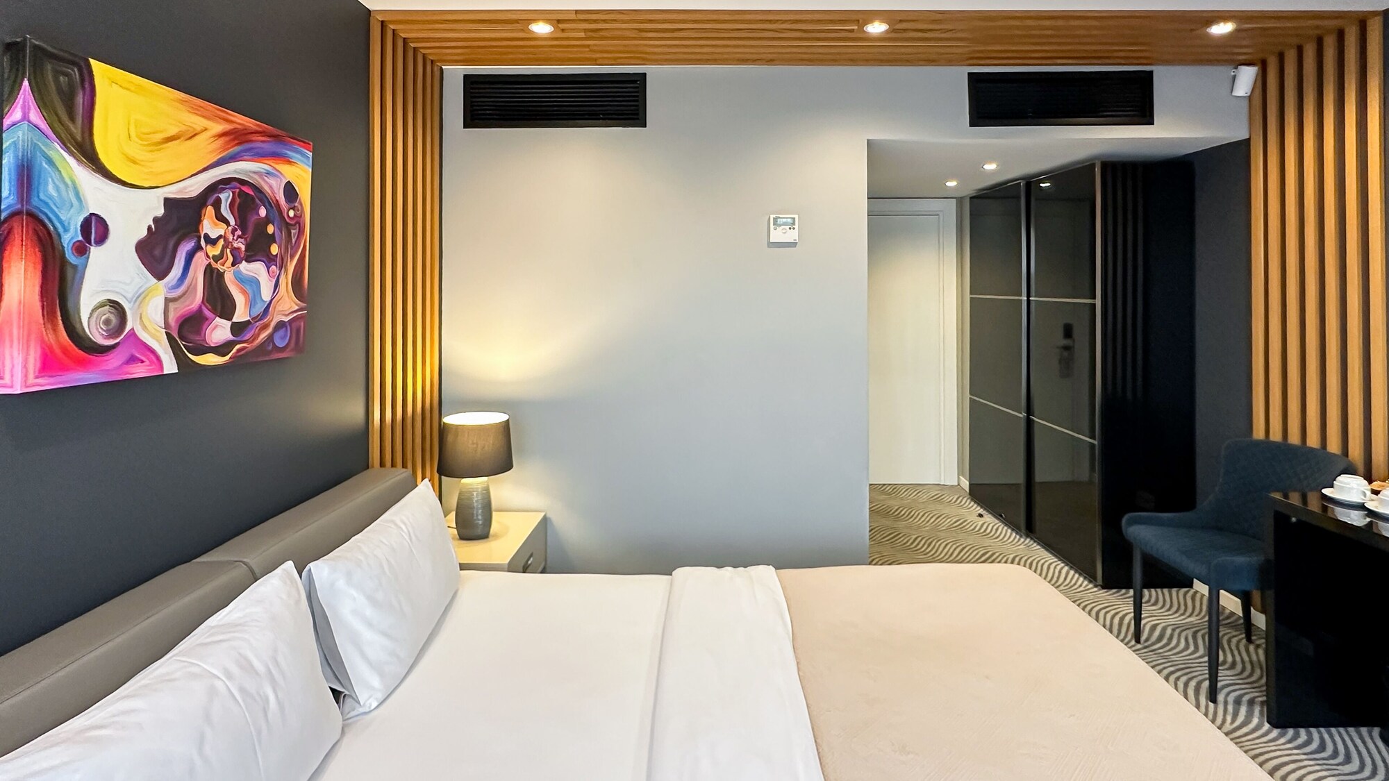 STANDARD, KING BED