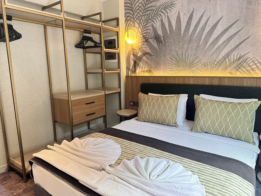 1 BEDROOM, SUPERIOR, APARTMENT, GARDEN VIEW, JETTED TUB