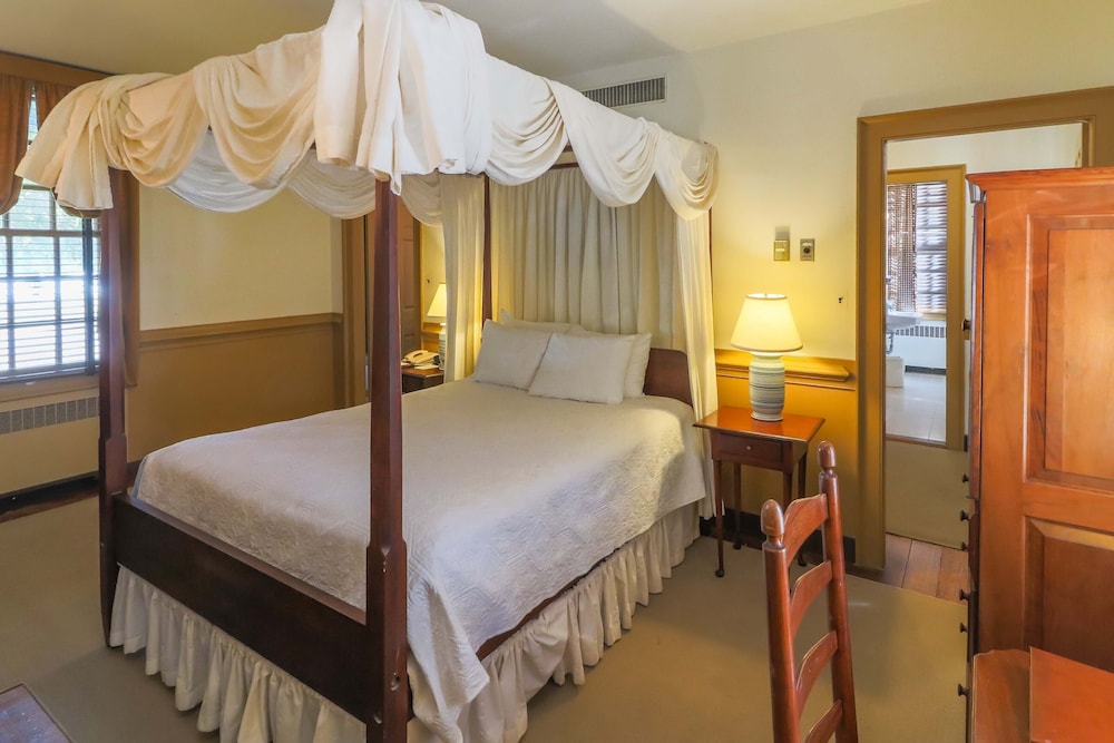 2 BEDROOMS, CLASSIC, HOUSE