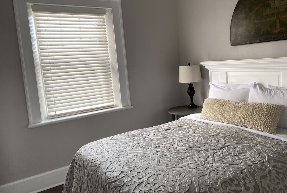 Andrew, Loft, Suite, Queen Bed
