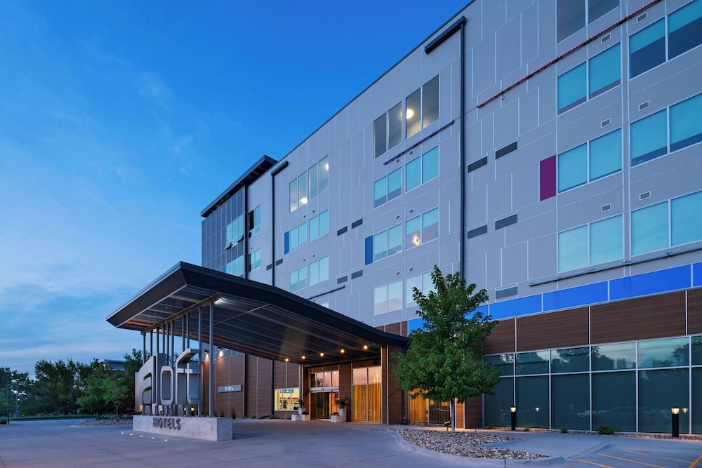 Aloft Omaha West 45/50