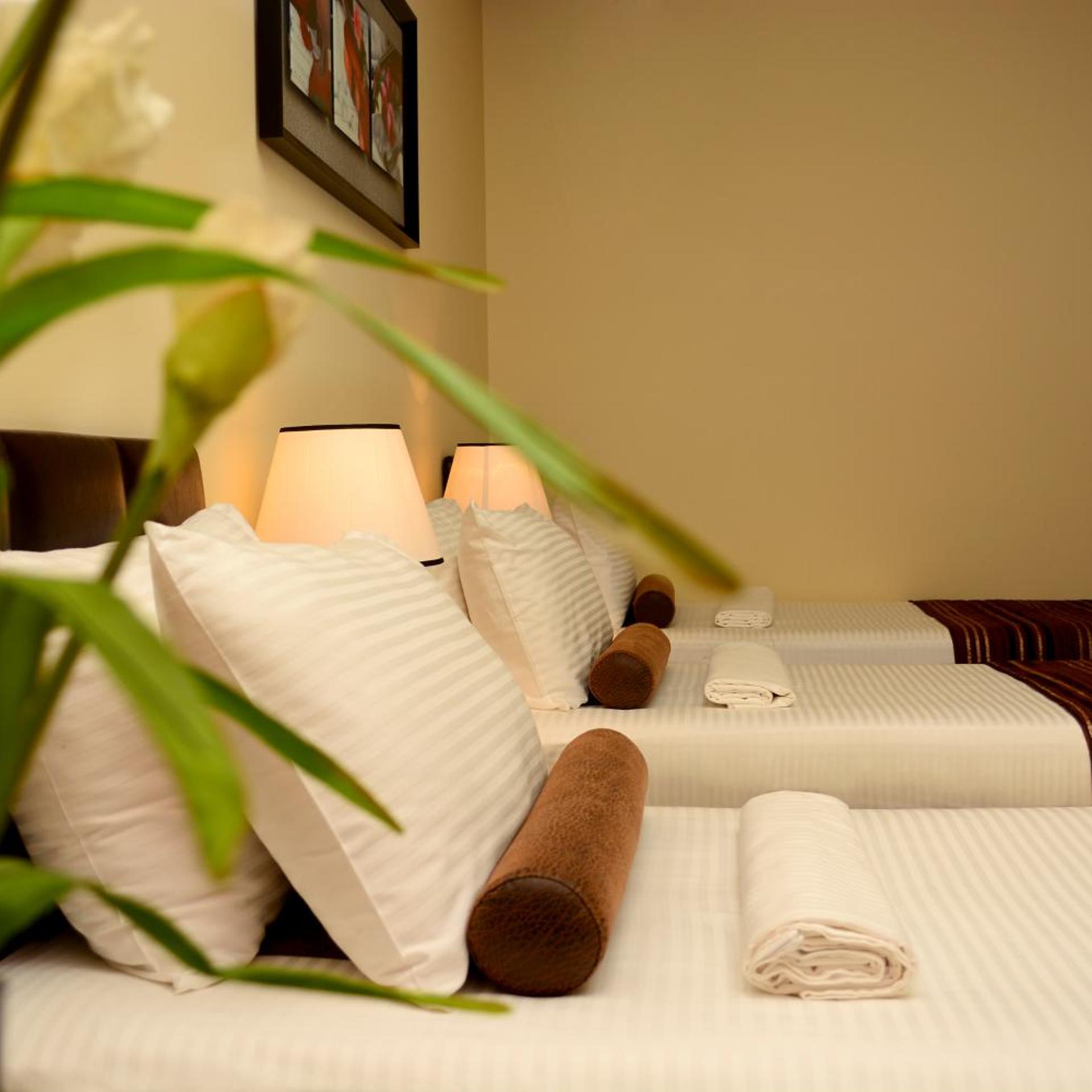غرفة قياسية ثلاثية، Hotel Diamond Dat Exx Company 2/7