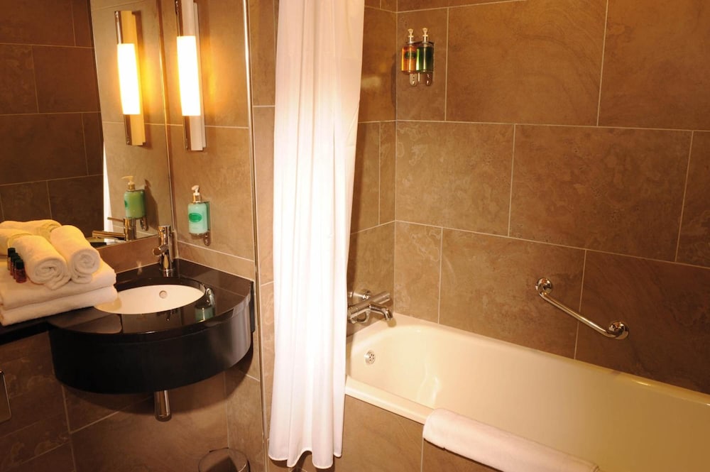 Treacys Hotel Enniscorthy 29/63