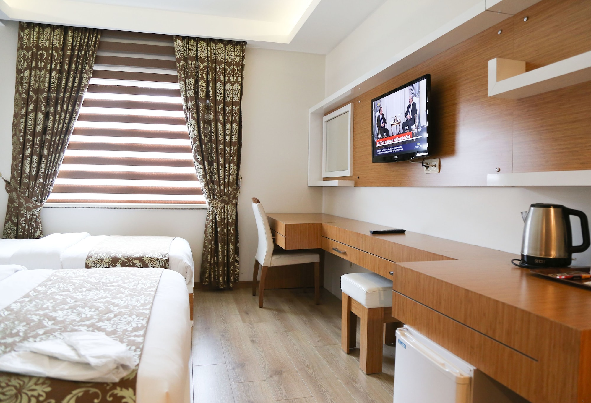 ROOM, SINGLE