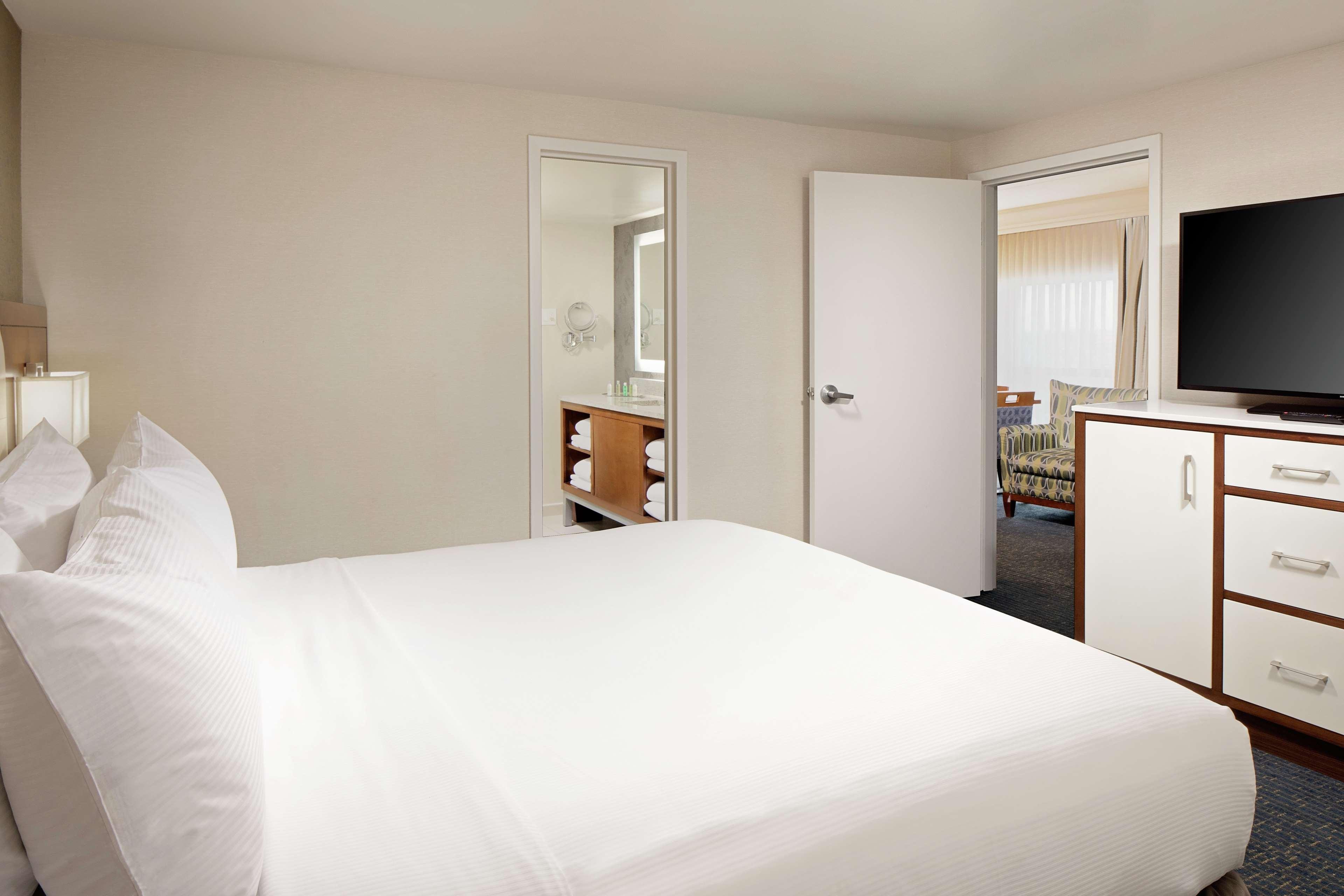 Bridal, Junior Suite, King Bed, River View