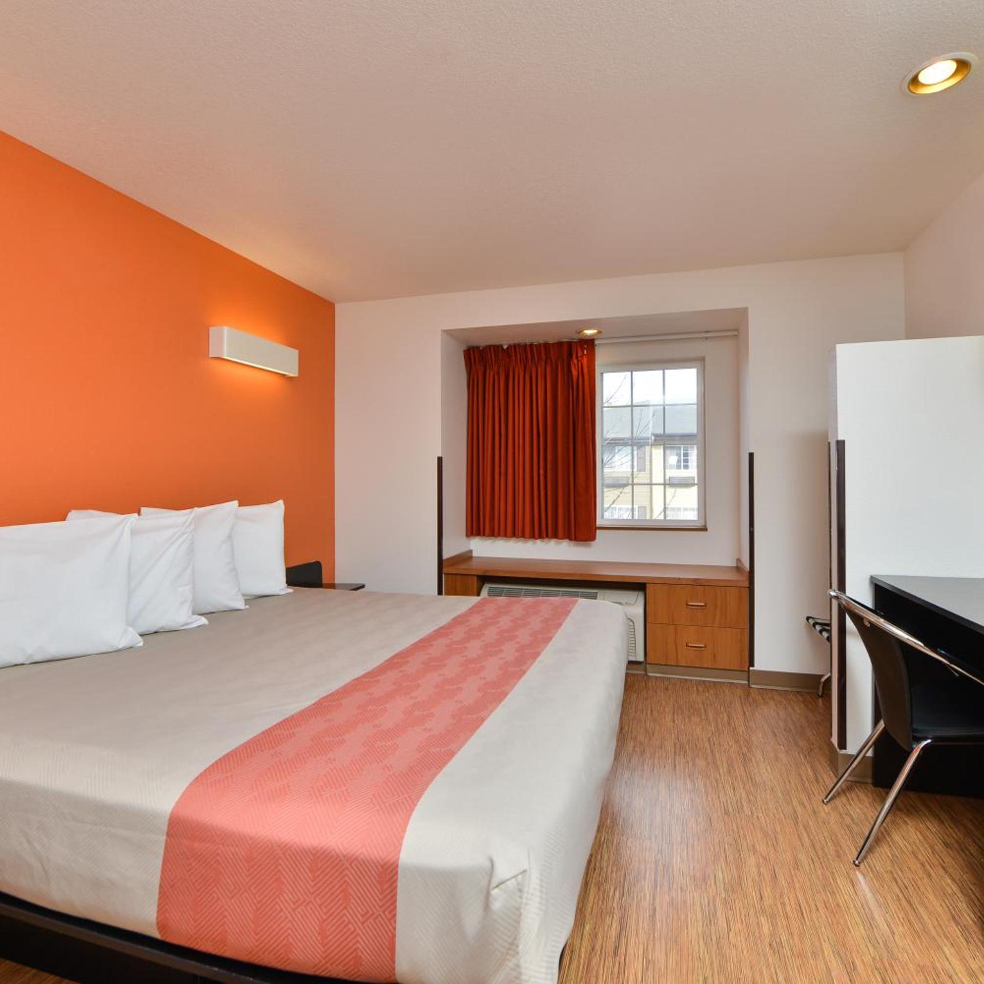 1 King Bed - Mobility Accessible Tub, Nsmk