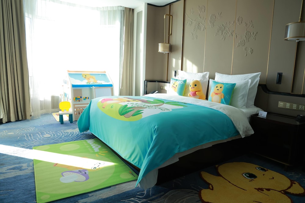 Theme, King Bed