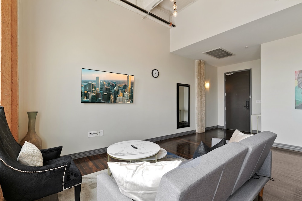 شقة سوبيريور بسريرين كوين بإطلالة على المدينة بغرفتي نوم مع أريكة، Luxury Downtown Dallas Stay by Amyfinehouse 2/8