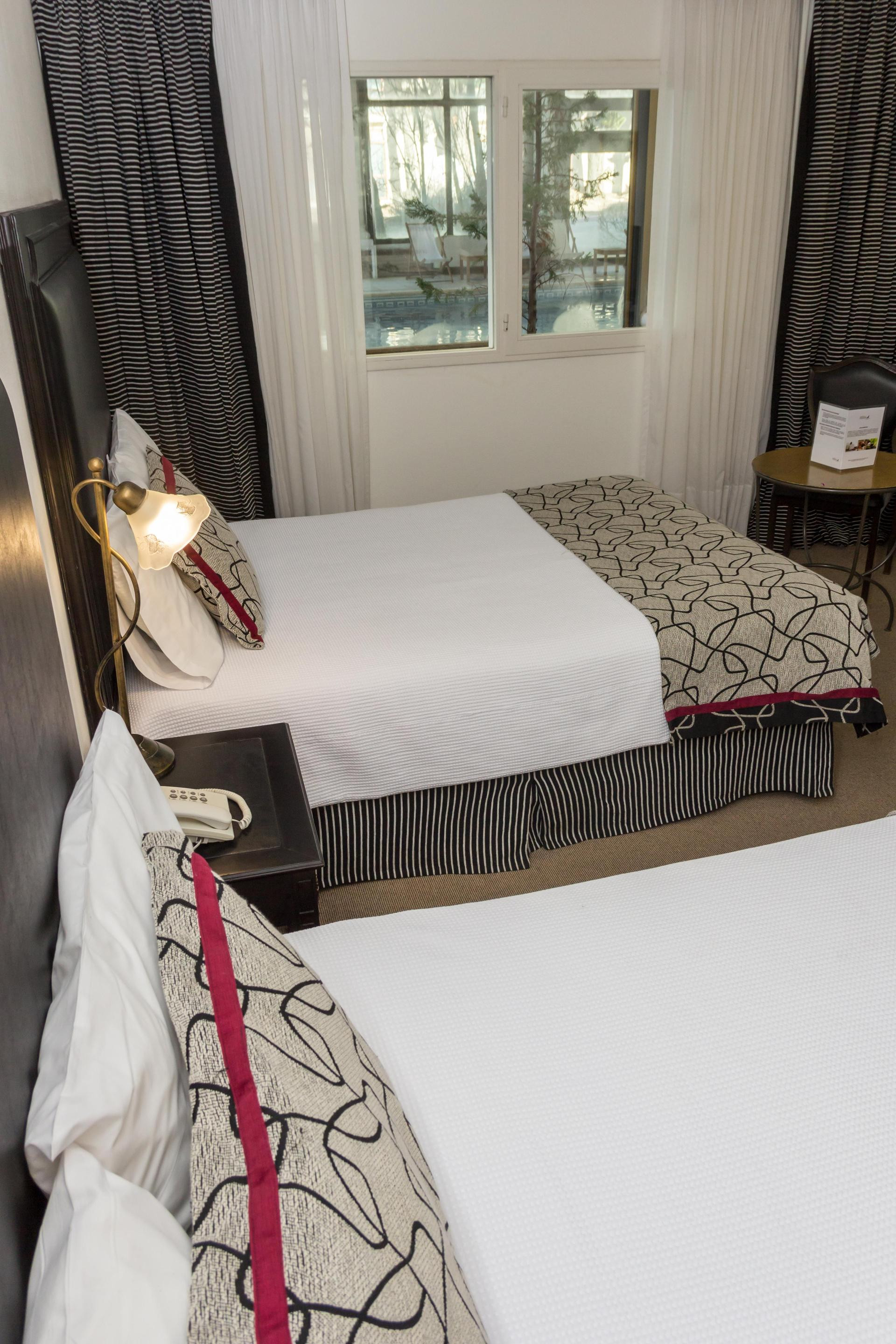 Master, Twin Beds