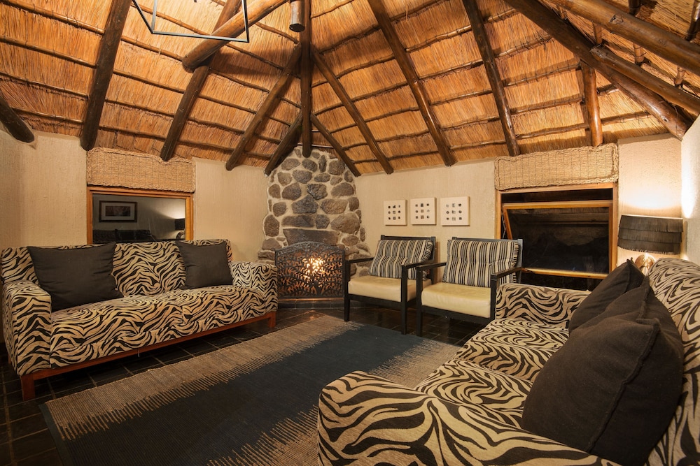 TSHUKUDU BUSH LODGE 25/49