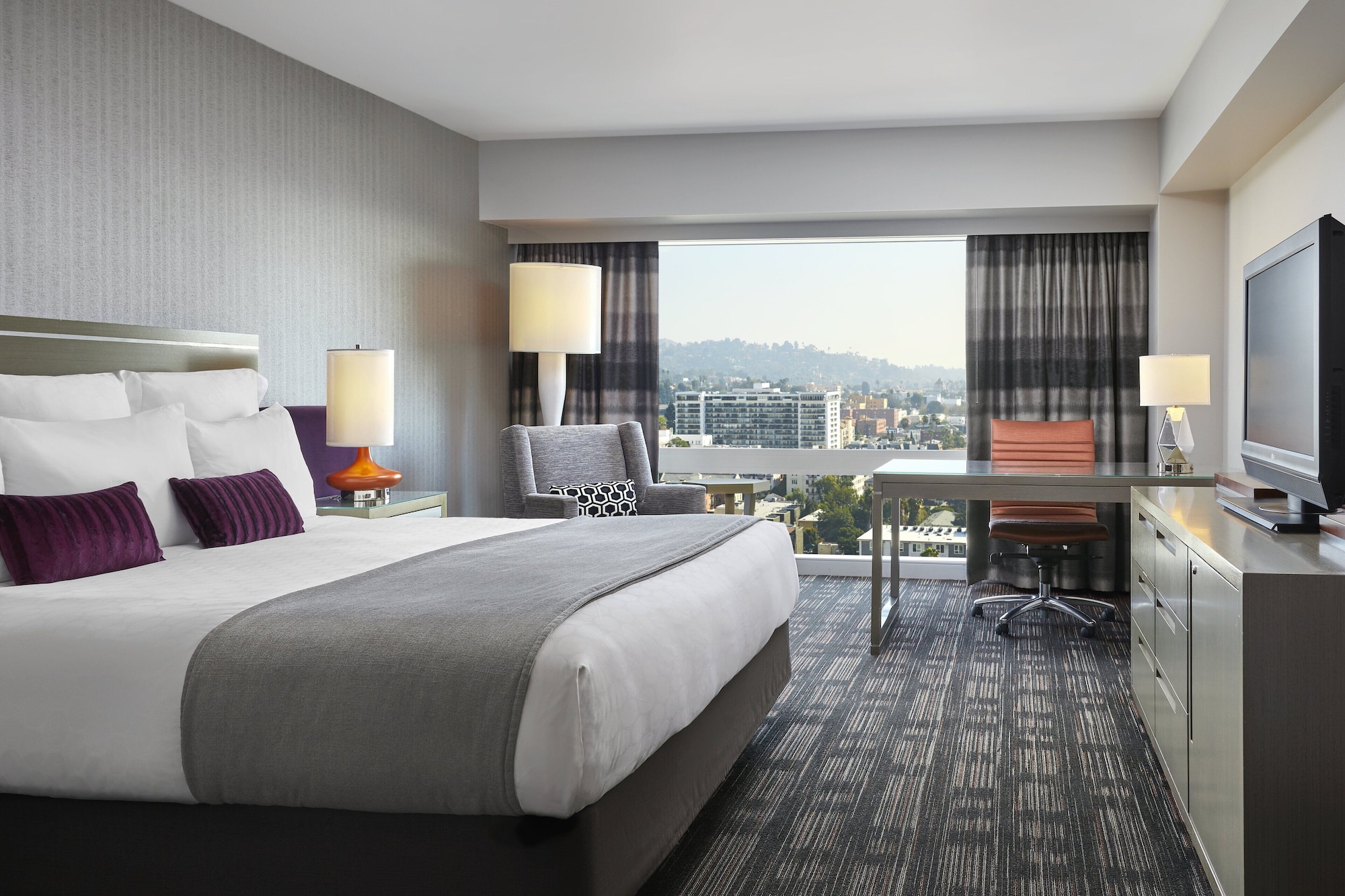 Capitol, King Bed, Accessible