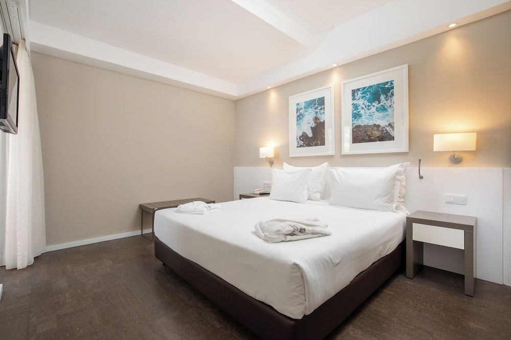 suite, city view