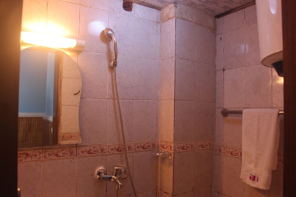 Liza Hotel 33/43