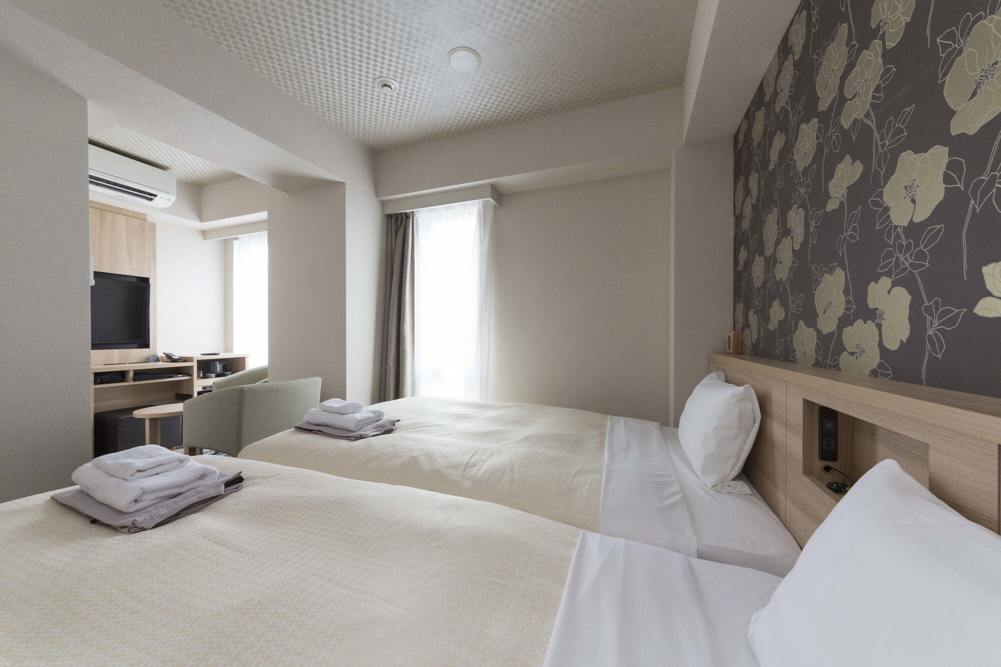 EXECUTIVE, TWIN BEDS