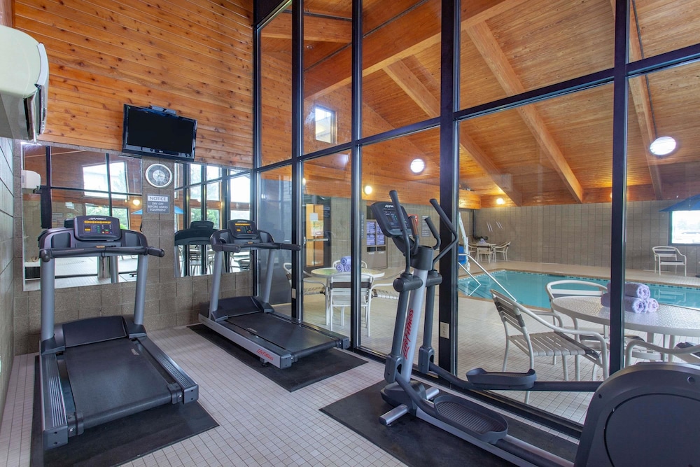 AmericInn by Wyndham Mankato Event Center 23/55
