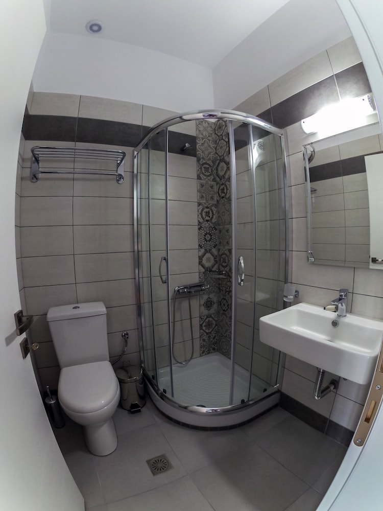 1 BEDROOM, FAMILY, APARTMENT, PARTIAL SEA VIEW